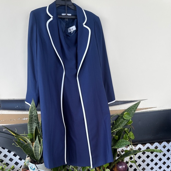 Le Suit Navy Robe with White Piping - Picture 1 of 15